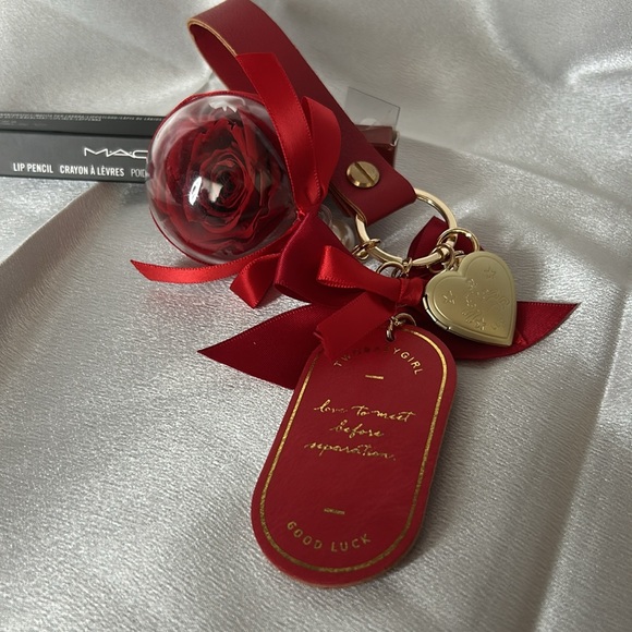 Bundle of 2 MAC lip pencil with 1 bag charm - Picture 3 of 3